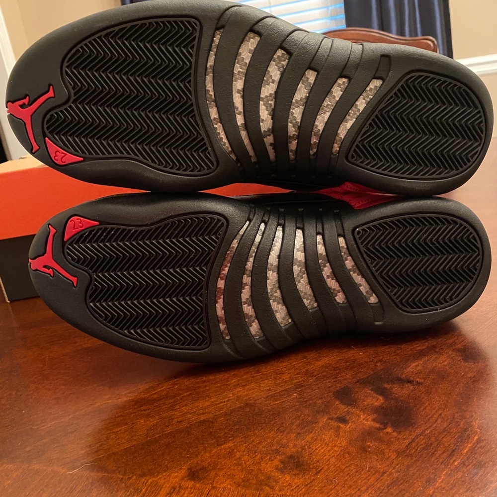 Jordan 12 Reverse Flu Game - Picture 4 of 8